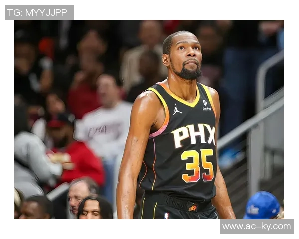 杜兰特强势突破帽掉戈贝尔芬奇不满遭罚一T引发争议 杜兰特强势突破帽掉戈贝尔芬奇不满遭罚一T引发争议